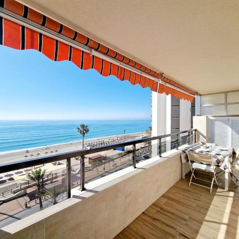 Beachfront Dream: Prime Location with Sea Views - Apartamento de 2 dormitorios - 19
