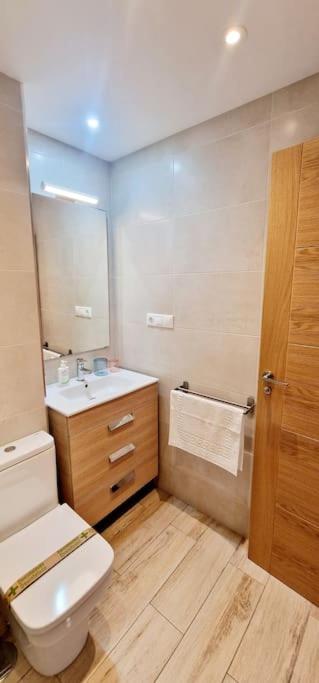 Beachfront Dream: Prime Location with Sea Views - Apartamento de 2 dormitorios - 14