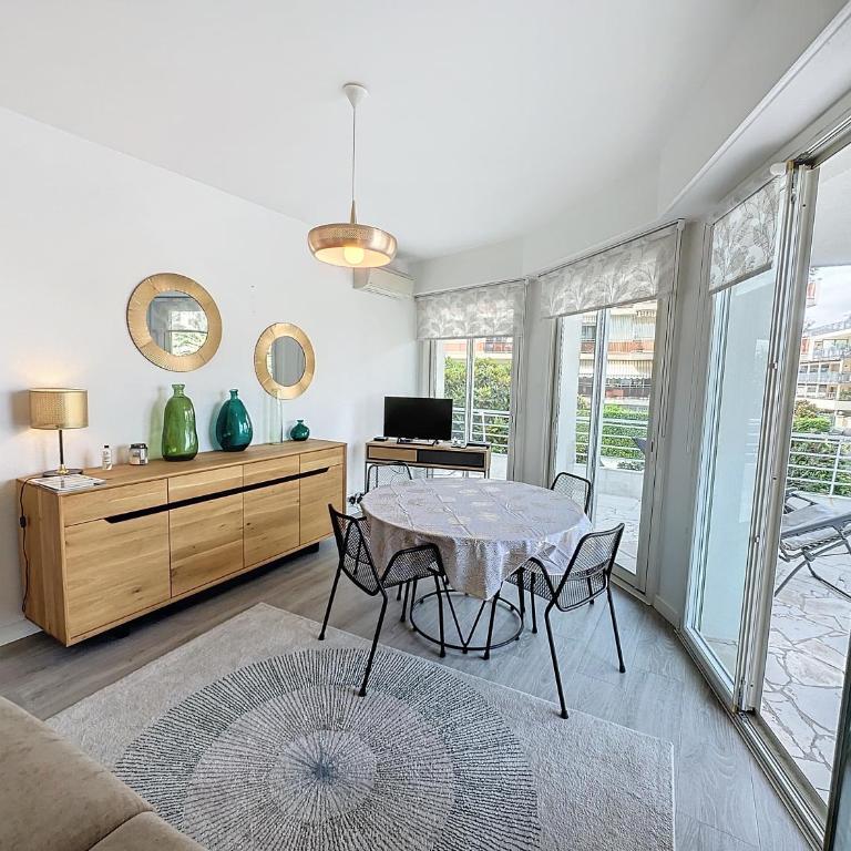 ARM1 - Beau 2 pièces avec terrasse d'angle - Appartement 1 Chambre avec Terrasse - 1