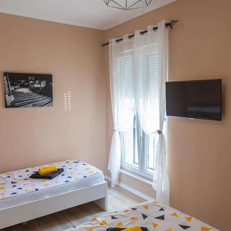 Kaldrma Guesthouse - Double Room with Private External Bathroom - 4