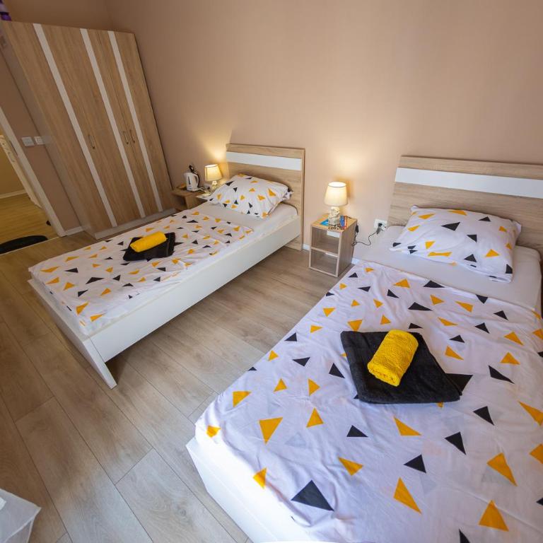 Kaldrma Guesthouse - Double Room with Private External Bathroom - 8