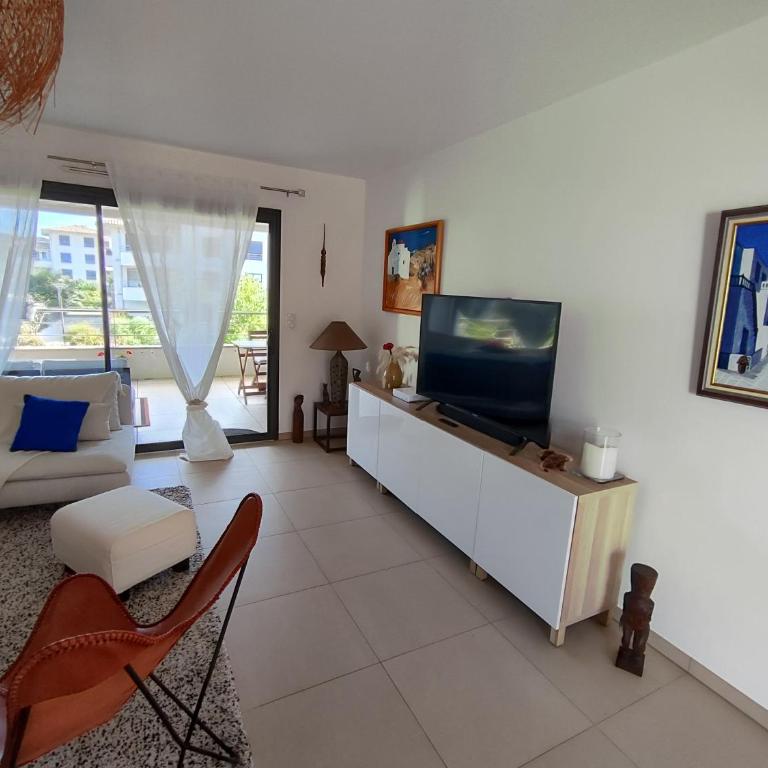 ARCA C14 - Two-Bedroom Apartment - 11