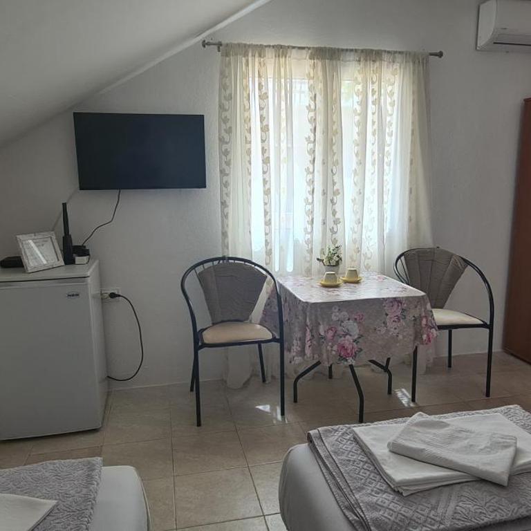 Guest House Andrea - Dvokrevetna Soba sa Zasebnim Krevetima i Pogledom na Grad - 4