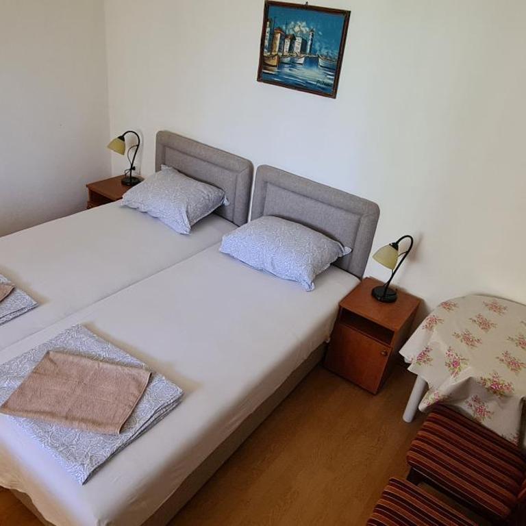 Guest House Andrea - Dvokrevetna Soba sa Zasebnim Krevetom i Sopstvenim Spoljnim Kupatilom - 1