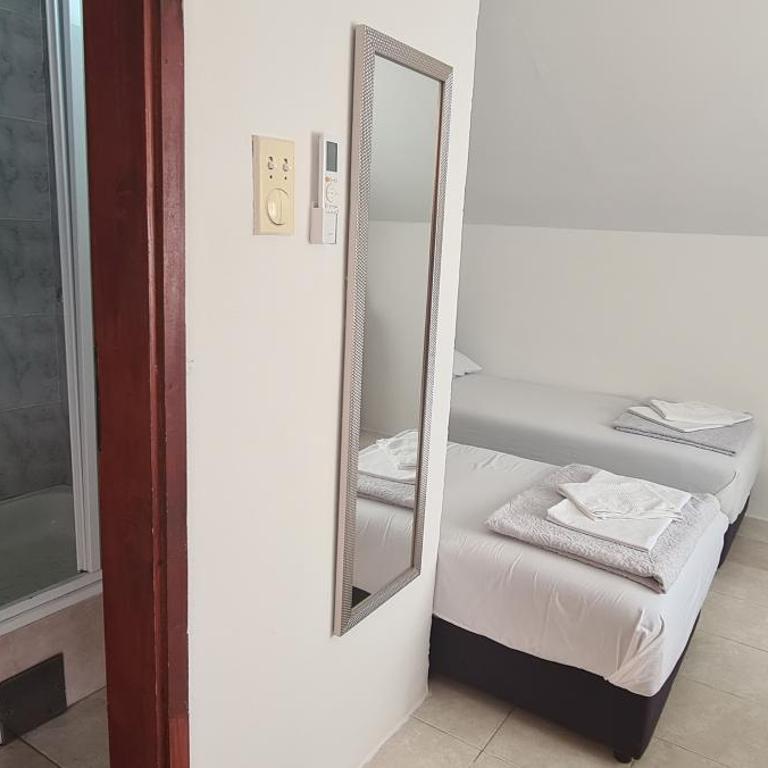 Guest House Andrea - Dvokrevetna Soba sa Zasebnim Krevetima i Pogledom na Grad - 6