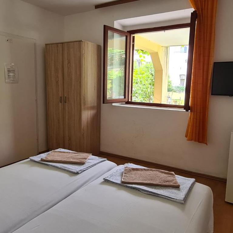 Guest House Andrea - Twin Room with Private External Bathroom - 5