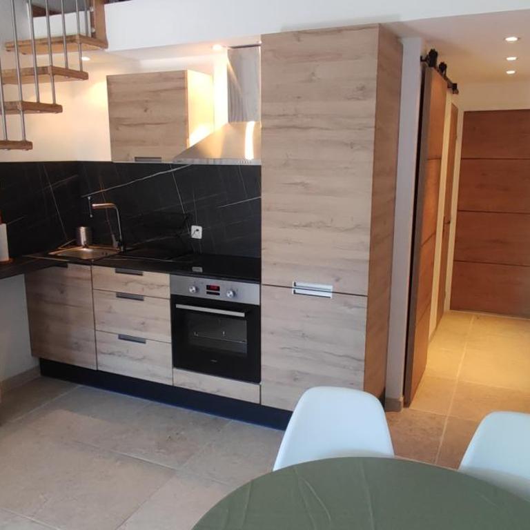 AIGUES-MORTES - AGRÉABLE T.2 - (+ de 40m² ) - Appartement 1 Chambre - 7