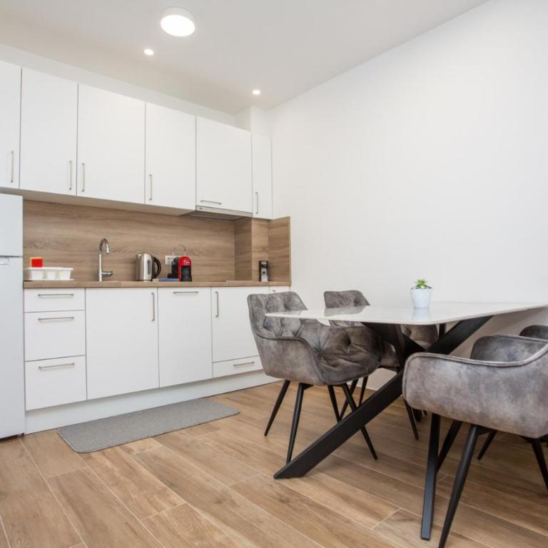 Apartments NIKOS FAMILY - One-Bedroom Apartment with Balcony - 7
