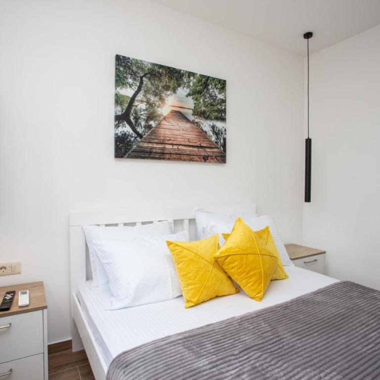 Apartments NIKOS FAMILY - Two-Bedroom Apartment with Garden View - 6