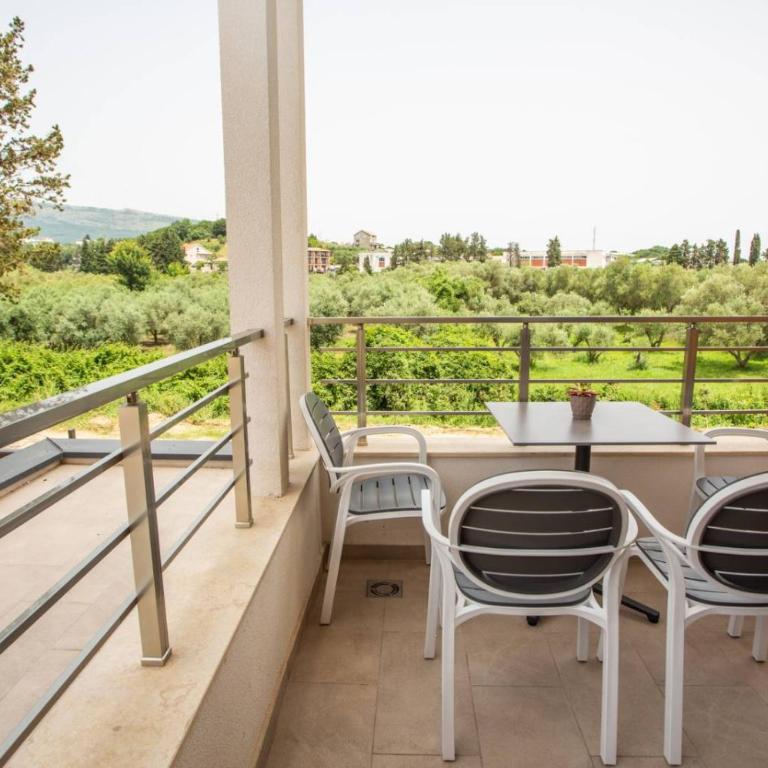 Apartments NIKOS FAMILY - Two-Bedroom Apartment with Garden View - 8