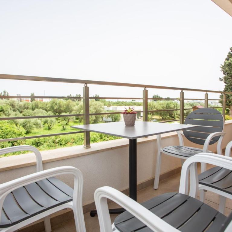 Apartments NIKOS FAMILY - Two-Bedroom Apartment with Garden View - 17