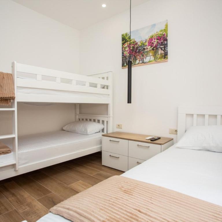 Apartments NIKOS FAMILY - Two-Bedroom Apartment with Garden View - 30