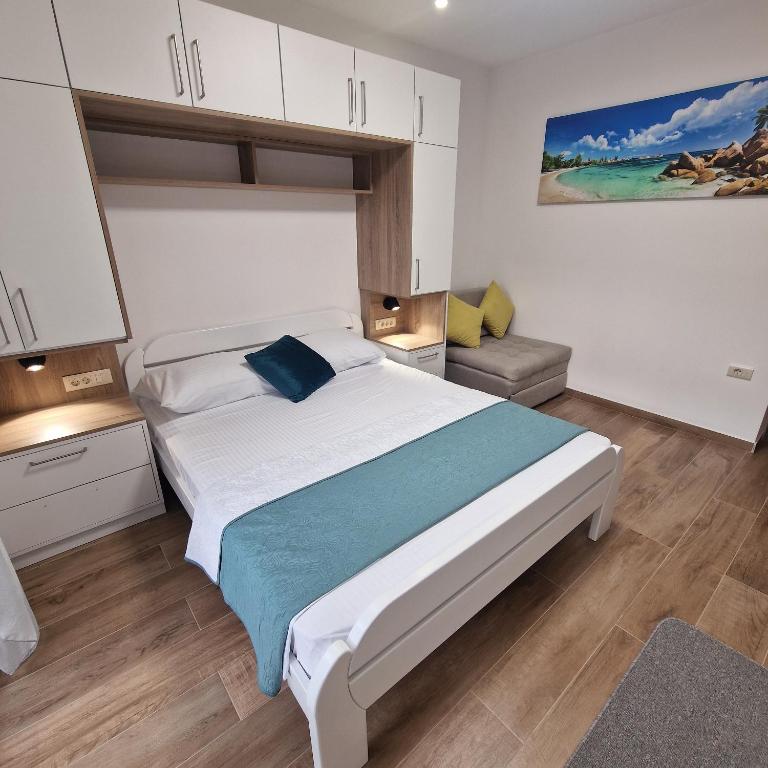 Apartments NIKOS FAMILY - Studio with Balcony - 5