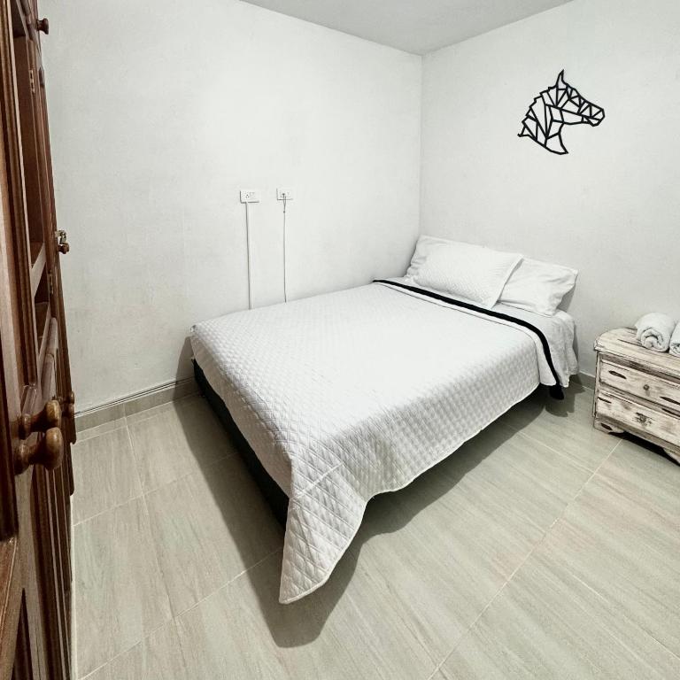 Apartamento muy cerca al parque - Three-Bedroom Apartment - 4