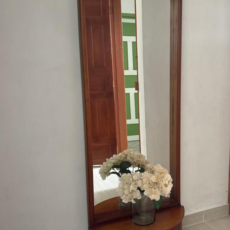 Apartamento muy cerca al parque - Three-Bedroom Apartment - 12