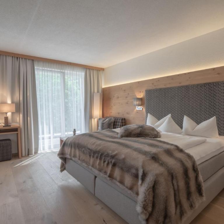 Post Hotel Paznaun - Superior Doppelzimmer mit Balkon - 8
