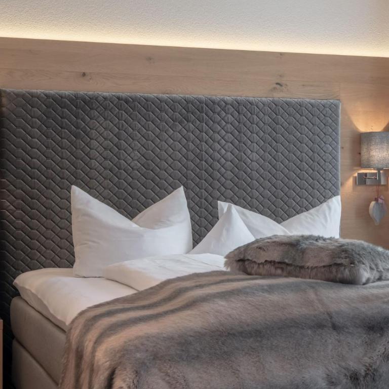 Post Hotel Paznaun - Superior Doppelzimmer mit Balkon - 7