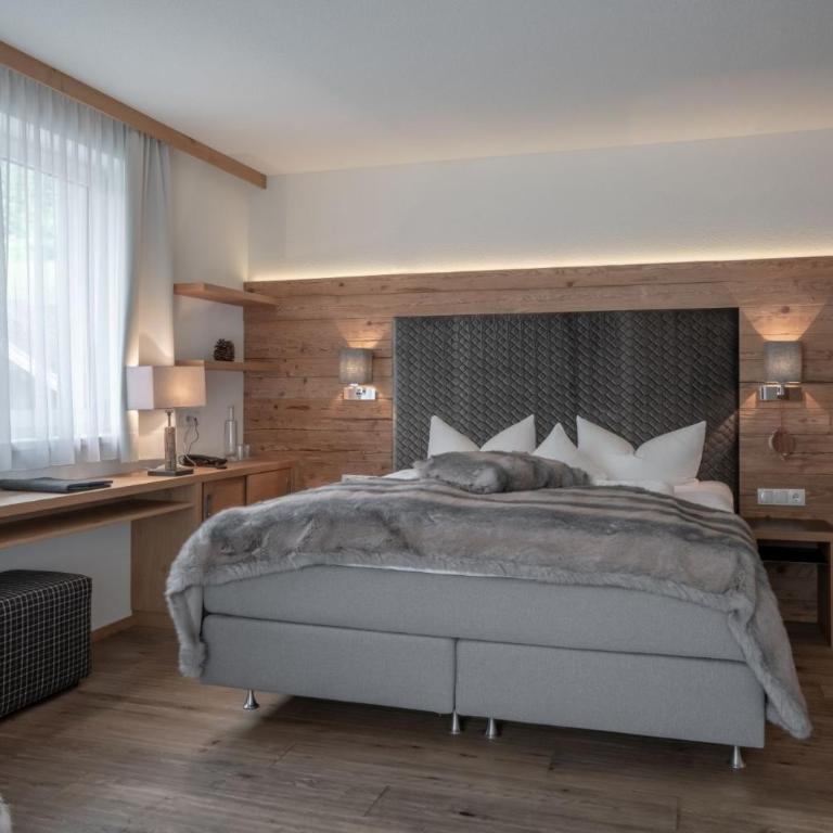 Post Hotel Paznaun - Deluxe Doppelzimmer mit Balkon - 3
