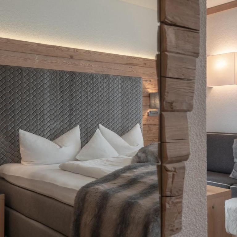 Post Hotel Paznaun - Deluxe Doppelzimmer mit Balkon - 4