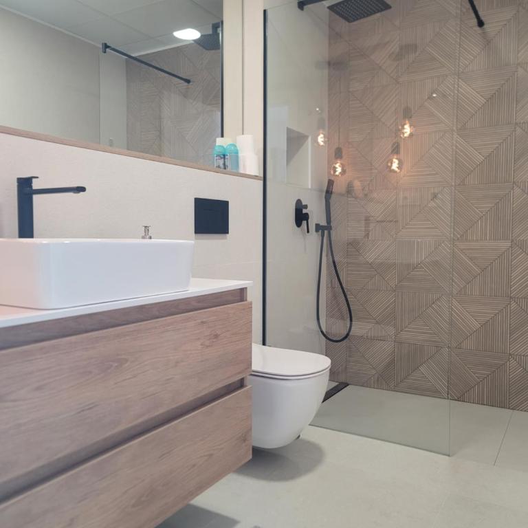 Beautiful house with a roof terrace - Three-Bedroom Apartment - 6