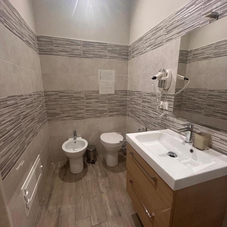 Emanuela Home - Double Room with Private External Bathroom - 8