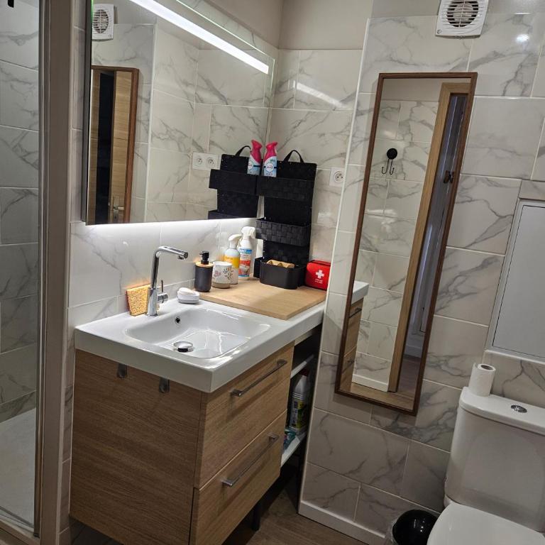 Nautica bulles jacuzzi privatif vue lac marin - Apartment mit 1 Schlafzimmer und Seeblick - 35