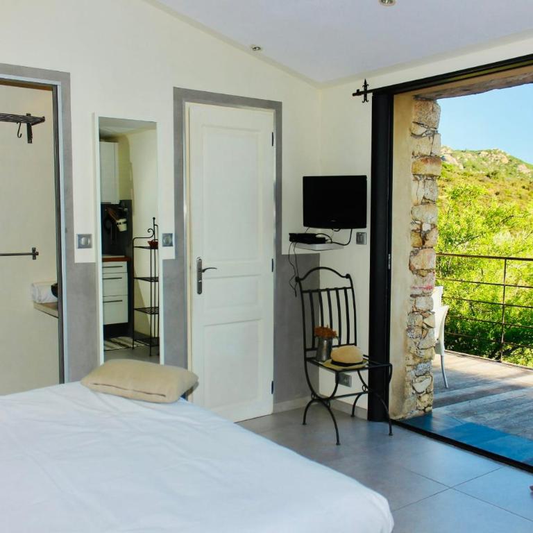 Maisonnette en plein maquis vue splendide à 5 min du centre et de la plage - Studio - 38