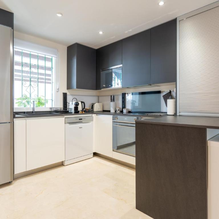 Elegant Marbella Apartment, 5-Pool Oasis, Sunlit Terrace, Garage - Two-Bedroom Apartment - 26