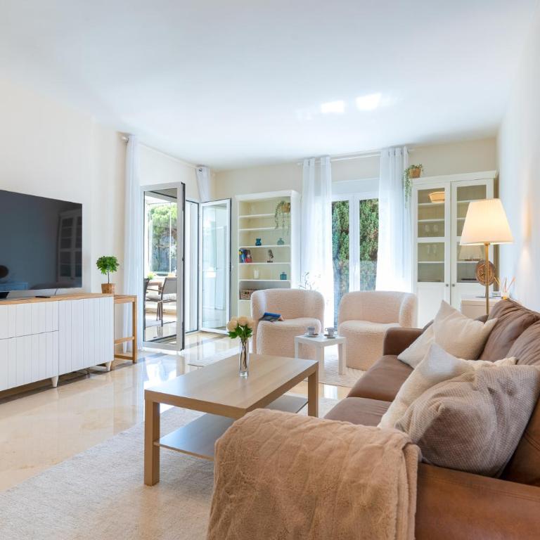 Elegant Marbella Apartment, 5-Pool Oasis, Sunlit Terrace, Garage - Two-Bedroom Apartment - 6