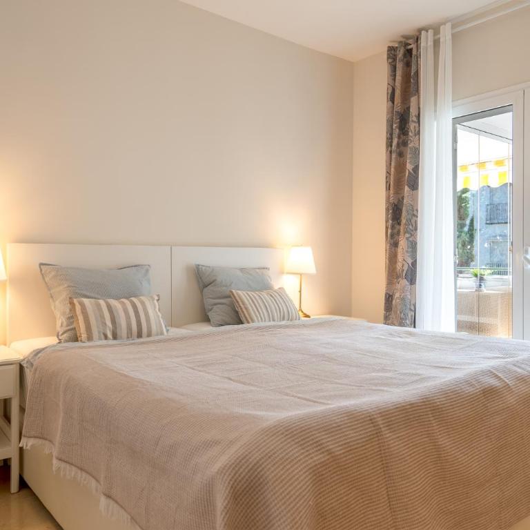 Elegant Marbella Apartment, 5-Pool Oasis, Sunlit Terrace, Garage - Two-Bedroom Apartment - 12