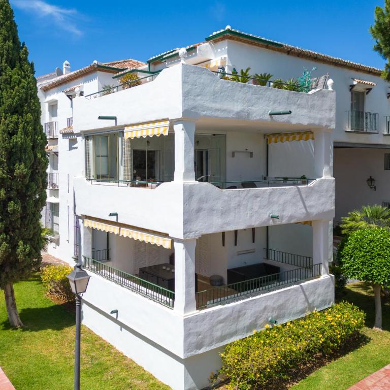 Elegant Marbella Apartment, 5-Pool Oasis, Sunlit Terrace, Garage - Two-Bedroom Apartment - 29