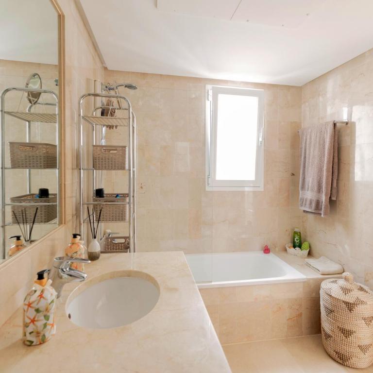 Elegant Marbella Apartment, 5-Pool Oasis, Sunlit Terrace, Garage - Two-Bedroom Apartment - 37