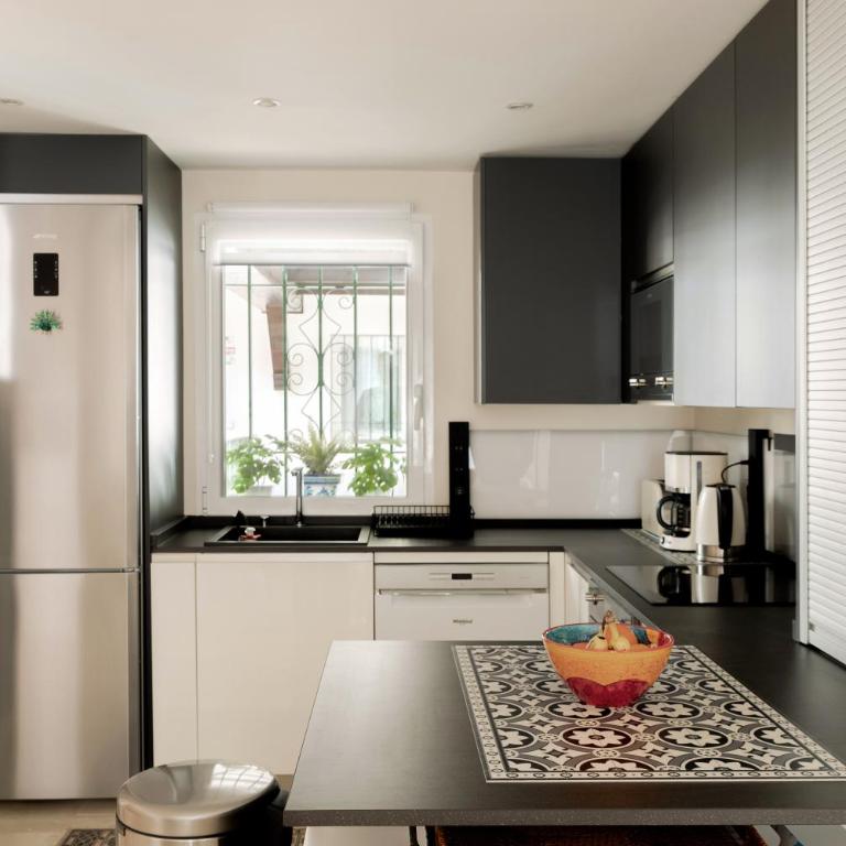 Elegant Marbella Apartment, 5-Pool Oasis, Sunlit Terrace, Garage - Two-Bedroom Apartment - 27