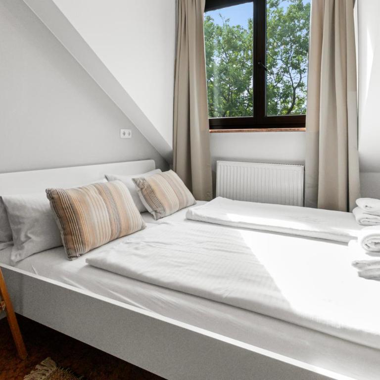 Flatista Homes - Penthouse with Rooftop Gym - Apartment - 9