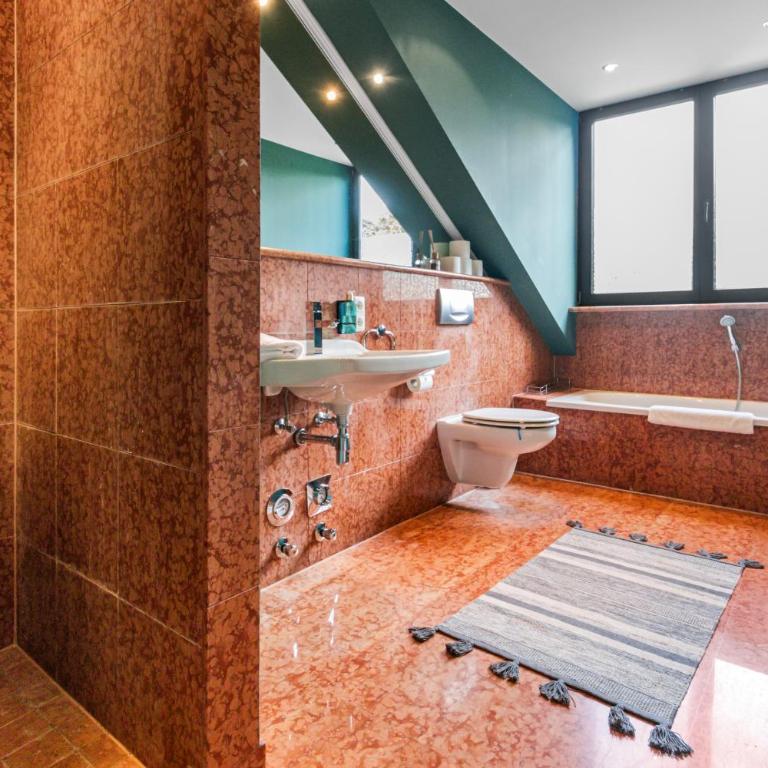 Flatista Homes - Penthouse with Rooftop Gym - Apartment - 26