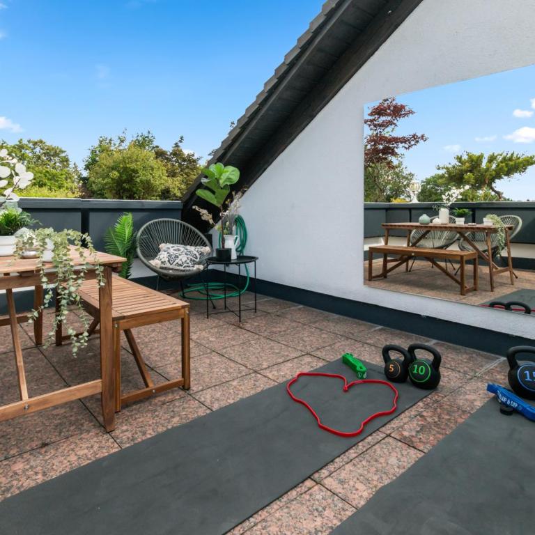 Flatista Homes - Penthouse with Rooftop Gym - Apartment - 33