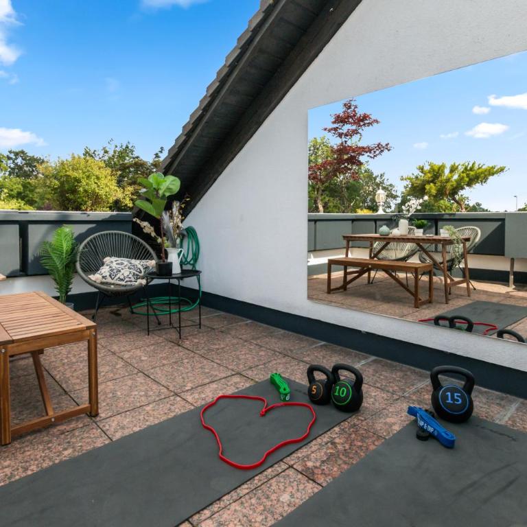 Flatista Homes - Penthouse with Rooftop Gym - Apartment - 32