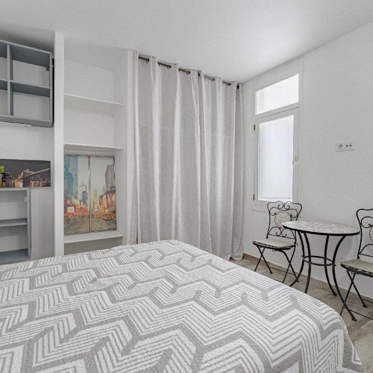 Primavera Tranquil Retreat 2-Bedroom Apartment with Balcony, Garden View & Fiber WiFi - Apartamento de 2 dormitorios - 6