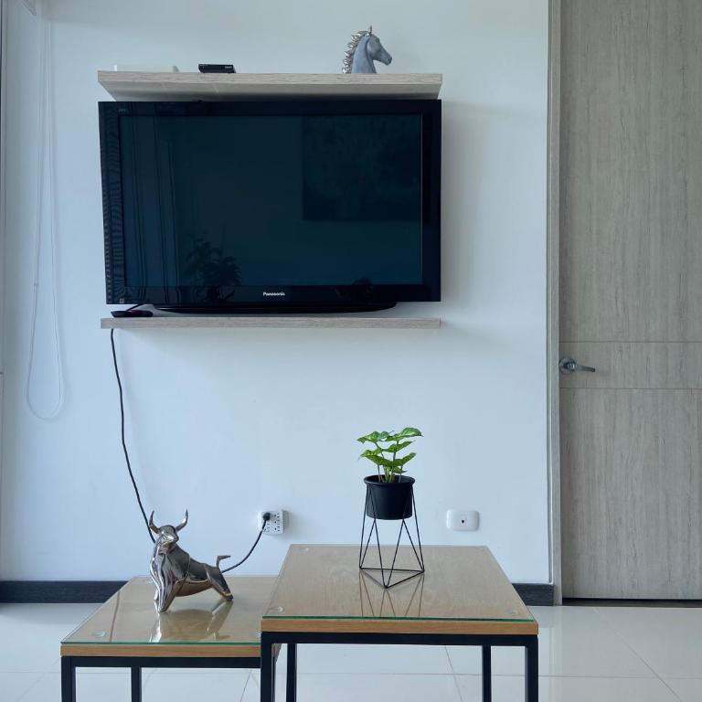 Modern well-equipped 4 PPL condo/5 MIN beach walk - One-Bedroom Apartment - 51