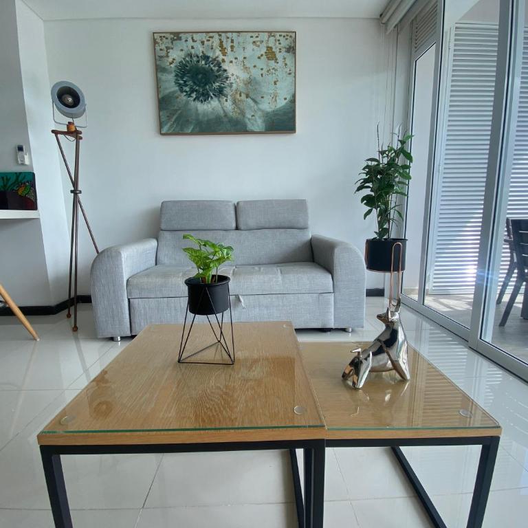 Modern well-equipped 4 PPL condo/5 MIN beach walk - One-Bedroom Apartment - 55