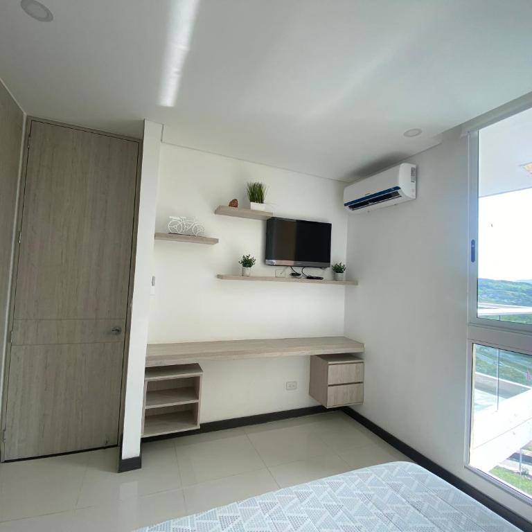 Modern well-equipped 4 PPL condo/5 MIN beach walk - One-Bedroom Apartment - 58