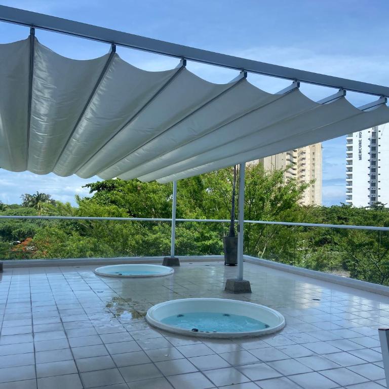Modern well-equipped 4 PPL condo/5 MIN beach walk - One-Bedroom Apartment - 67