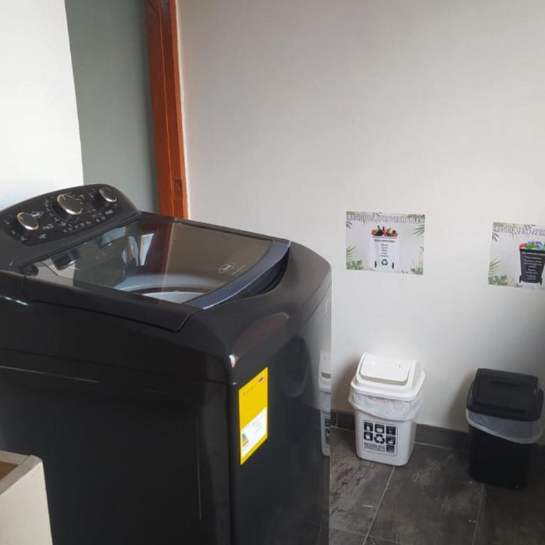 Apartamento muy cerca al parque - Three-Bedroom Apartment - 13