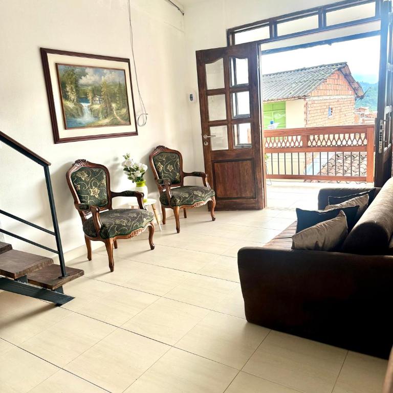Apartamento cerca al parque - Three-Bedroom Apartment - 1