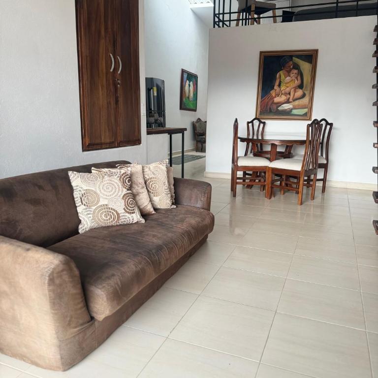 Apartamento cerca al parque - Three-Bedroom Apartment - 2