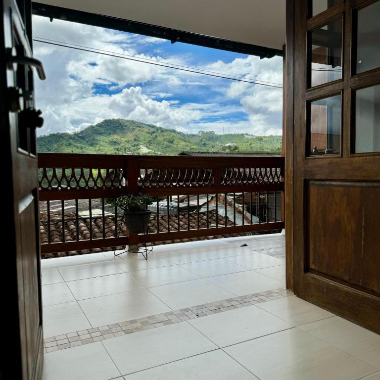 Apartamento cerca al parque - Three-Bedroom Apartment - 3