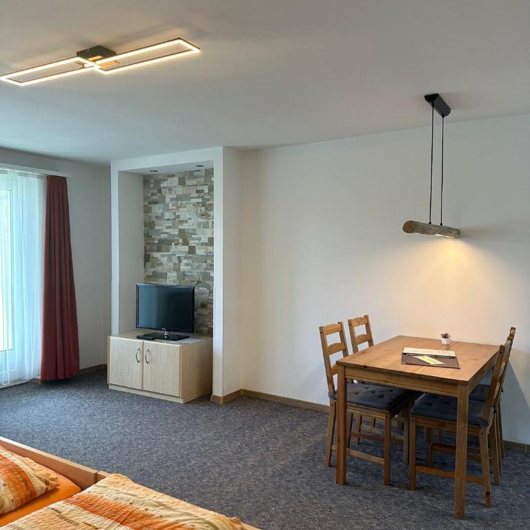 Haus Atlantic Leukerbad - Apartment mit Balkon - 4