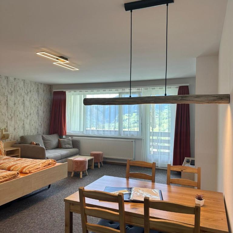 Haus Atlantic Leukerbad - Apartment mit Balkon - 6