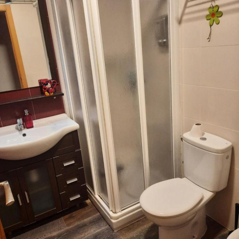 Piso de La Luna - Three-Bedroom Apartment - 8
