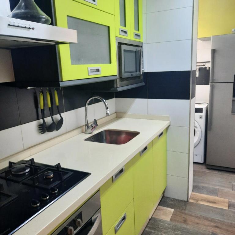 Piso de La Luna - Three-Bedroom Apartment - 9
